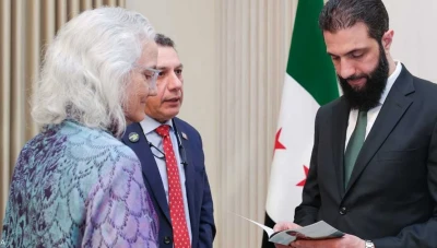 أحمد الشرع يلتقي والدة الصحفي الأمريكي أوستن تايس لتعزيز جهود البحث عنه في سوريا