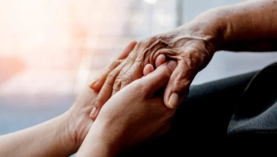 إمكانية نقل مرض الزهايمر بين الأفراد: حقائق واستنتاجات من الدراسات الحديثة