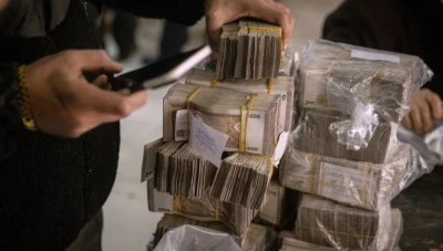 الليرة السورية تواصل تراجعها أمام الدولار.. تفاوت بالأسعار بين المناطق والسوق الرسمية