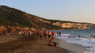 ظاهرة "التان" تجتاح شواطئ سوريا: موضة نسائية غريبة تنتشر بين الشباب