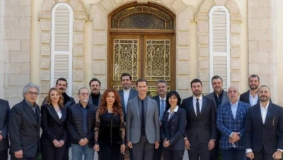 الشبكة السورية تدعو الإعلام لتجنب استضافة داعـمي نظام الأسد وتطالب بتعزيز العـ.ـدالة للضـحـايا