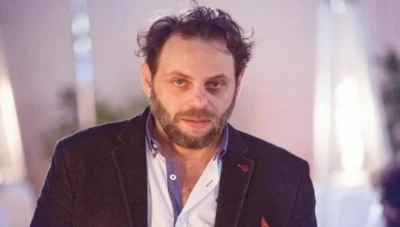 تصريحات سيف الدين سبيعي تشعل الجدل مجددًا حول مواقف الفنانين من نظام الأسد