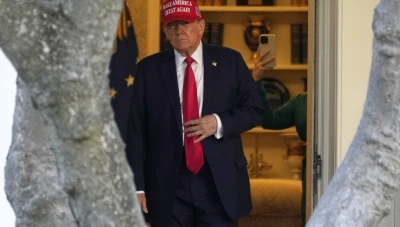 ترمب يفرض رسومًا بنسبة 25% على السيارات المستوردة: ردود فعل دولية قوية وتأثيرات محتملة على السوق العالمية