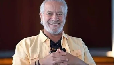 فنان لبناني يظـهر للعـلن بعد بتـر ساقه