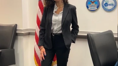 تعيين الشابة السورية الأمريكية ديما الحمصي في إدارة الرئيس الأمريكي بايدن.