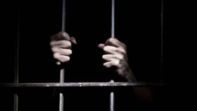 تعذيب شاب في أحد مخافر وناشط يطالب بتحقيق عما جرى