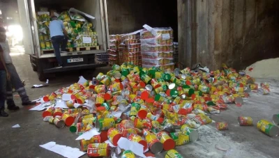 اتلاف كميات كبيرة من علب حليب الأطفال الفاسدة بسوريا