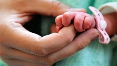 زوجان سوريان أقدما على بيع طفلتهما حديثة الولادة!!