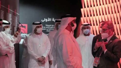 وزير الإمارات لشؤون الدفاع يقدّم درع وزارته لجناح سوريا