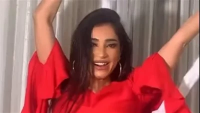 بحجة التشجيع... راقصة تحدث ضجة على وسائل التواصل