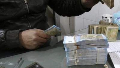 منحة مالية لجميع العاملين والمتقاعدين