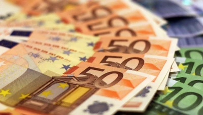 بعد فوز ماكرون... اليورو يسجل تحسن كبير أمام الدولار