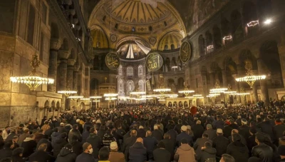 مقرئ مصري شهير صلى بالناس بصوته العذب في جامع آيا صوفيا باسطنبول (فيديو)