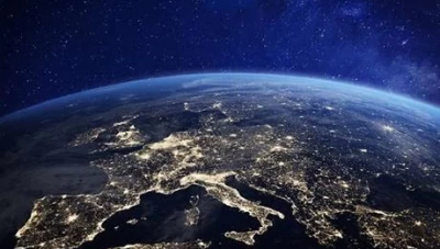 ناسا تطلق صورا بشرية عـ.ـارية لإغـ.ـراء الفضائيين بزيارتنا