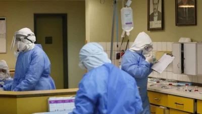 متابعون يدعون طبيبة سورية للهجرة الفورية بسبب راتبها