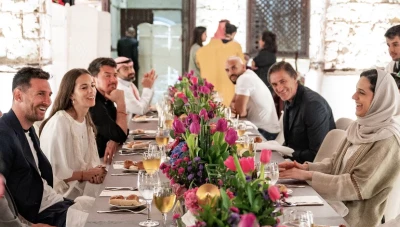 بالصور.. أميرة سعودية بفرقة ميسي في جولة خاصة بجدة