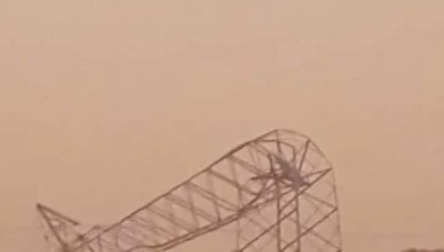 العاصفة الغبارية تتسبب بانهيار برج توتر عالي في منطقة مسكنة