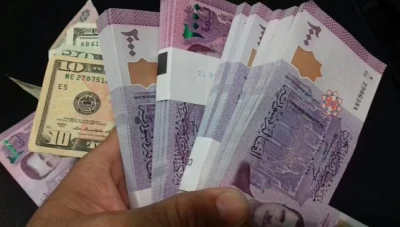 انخفاض سعر صرف الليرة السورية عند افتتاح يوم الثلاثاء