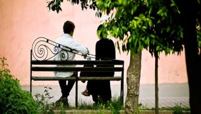 أب يقـ.ـتل ابنته بعدما شاهدها مع شاب في حديقة