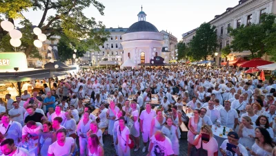 استياء كبير من ربط الحج بحفلة عمر دياب