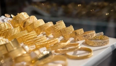 الذهب يتراجع إلى أدنى مستوى له