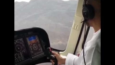 بالفيديو رئيس الدولة يقود مروحية في سماء الإمارات