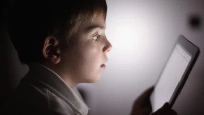 دبي تحـ.ـذر من مخـ.ـاطر إدمـ.ـان الأطفال على الألعاب الإلكترونية