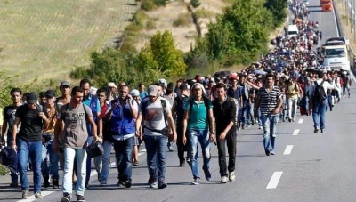 آلاف السوريين يتجهون إلى أوروبا عن طريقة قافلة النور