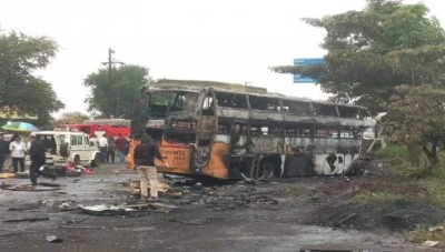 فيديو.. احتراق حافلة بالهند.. التهمت النيران من بداخلها أثناء نومهم
