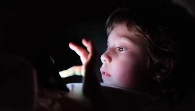 مخـ.ـاطر ألعاب الهاتف على الأطفال