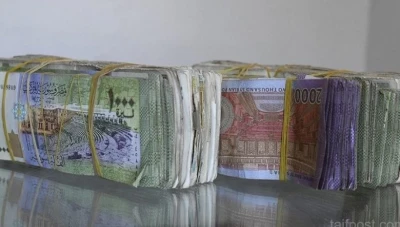 خبير اقتصادي يكـ.ـشف سبب انهـ.ـيار الليرة السورية