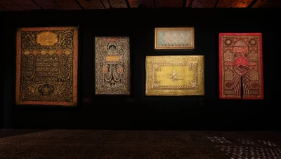 بالفيديو.. نسخة طبق الأصل من حذاء النبي محمد