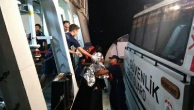 انقلاب قارب يحمل لاجئين سوريين قبالة اليونان