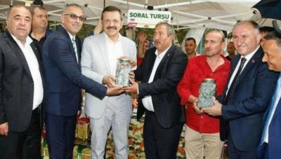 رداً على الهجمات الاقتصادية.. شركة تركية تصنع “مخلل الدولار”