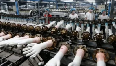 طبيب ألماني: للوقاية من كورونا.. احترس من ارتداء القفازات