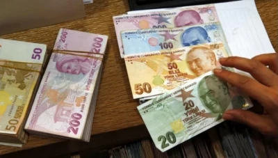 الليرة التركية تنتعش عقب هبوط حاد بفضل تدخل تنظيمي