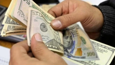 الدولار ينخفض قبيل اجتماع المركزي الأمريكي وبيانات الناتج المحلي