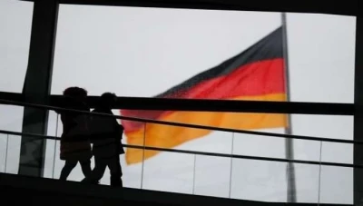 ألمانيا تعتزم سحب صفة لاجئ من كل سوري لديها يزور موطنه