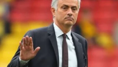 "لست مسؤولا".. مورينيو "الأصلع" يلوم الحلاق