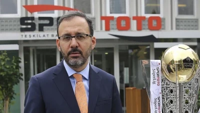 وزير الشباب يطمئن طلاب المنح الدراسية في تركيا