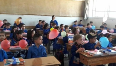 معلمة تدفع طالب من درج المدرسة بدمشق لهذا السبب