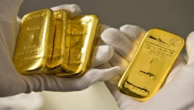 الذهب يرتفع لذروة أسبوعين مع تعثر الدولار
