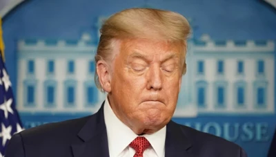 الحكومة الأمريكية تقترح تغيير معايير "رأس الدوش" بسبب معاناة ترامب في الاستحمام