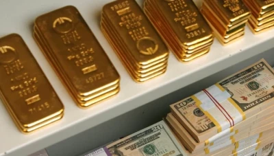 أسعار الذهب ترتفع مع تراجع الدولار