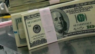الدولار يصعد مع تأهب المستثمرين لتراجع عالمي بسبب جائحة كورونا
