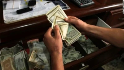 تحسن ملحوظ في سعر الليرة السورية مقابل الدولار
