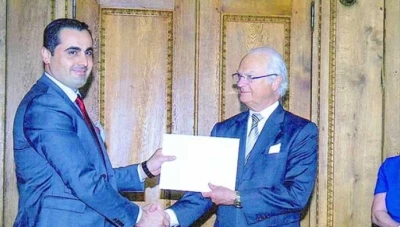 ملك السويد يكرم لاجئ سوري لاختراعه مادة تستخدم في الصناعة