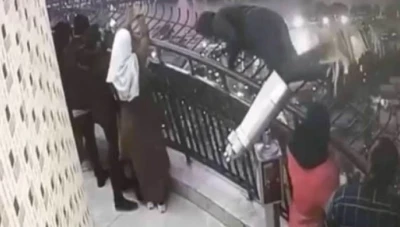 بسبب أزمة نفسية.. طالب مصري ينتحر من أعلى برج القاهرة (فيديو)