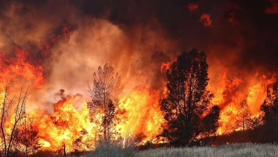 النيـران تمتد بشكل كبير إلى أراضي وقرى