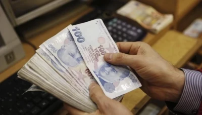 الليرة التركية تعوض معظم خسائرها بعد تعيين صهر أردوغان وزيرًا للمالية